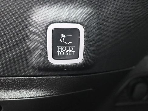 Used 2024 Jeep Grand Cherokee Limited w/ Luxury Tech Group II image 25