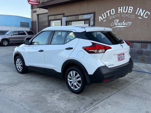 Used 2018 Nissan Kicks S image 7