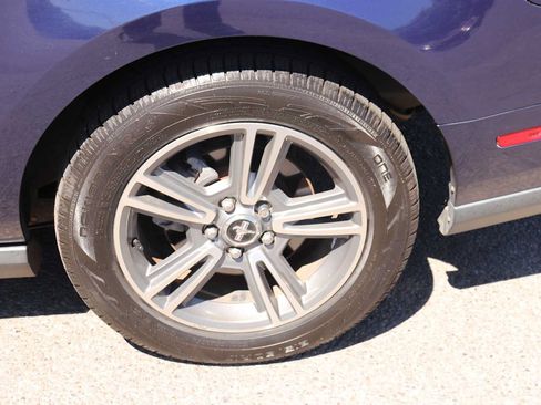Used 2010 Ford Mustang Convertible RWD image 9