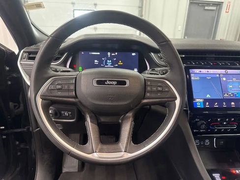Used 2024 Jeep Grand Cherokee Limited w/ Luxury Tech Group II AWD/4WD image 14