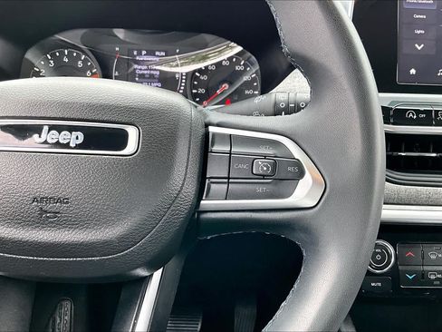 Used 2022 Jeep Compass Latitude FWD image 25