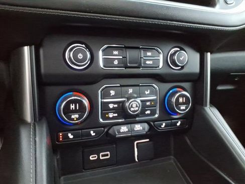 Used 2021 Chevrolet Suburban LT image 33