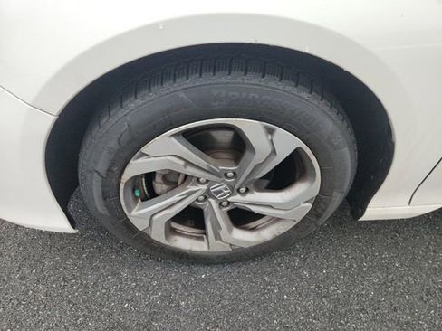 Used 2018 Honda Accord EX image 9