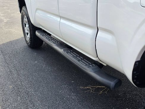 Used 2021 Toyota Tacoma SR w/ SR Convenience Package AWD/4WD image 10