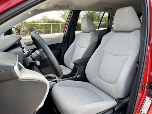 Used 2024 Toyota Corolla Cross LE FWD image 22