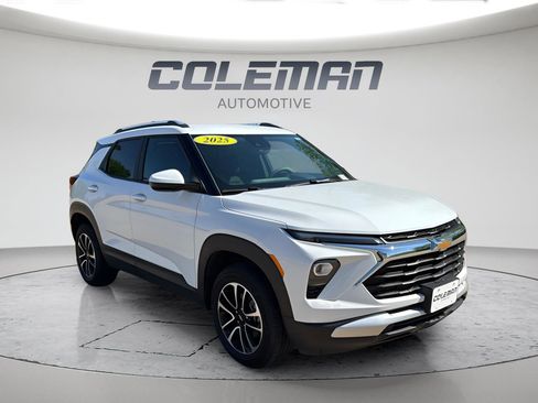 Used 2025 Chevrolet TrailBlazer LT AWD/4WD image 7