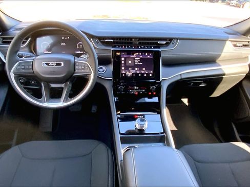 New 2025 Jeep Grand Cherokee Laredo image 5