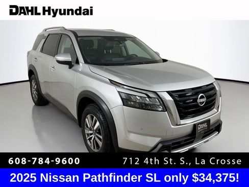 Used 2025 Nissan Pathfinder SL image 1