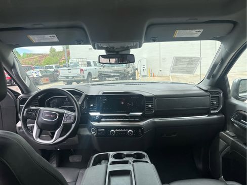 Used 2025 GMC Sierra 1500 SLT image 12