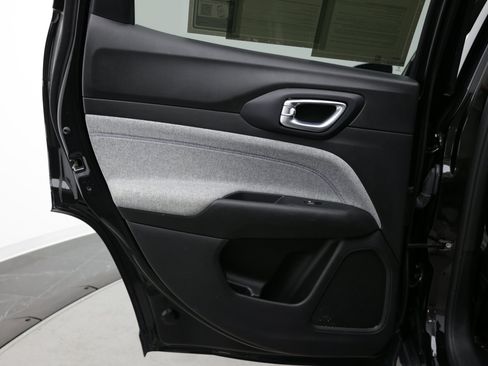 Used 2024 Jeep Compass Latitude AWD/4WD image 28