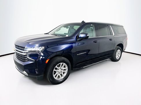 Used 2024 Chevrolet Suburban LT image 3