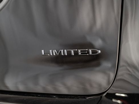 New 2026 Chrysler Pacifica Limited image 7