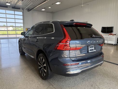 Used 2023 Volvo XC60 B5 Plus FWD image 3