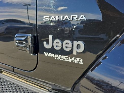 Used 2018 Jeep Wrangler Unlimited Sahara image 16