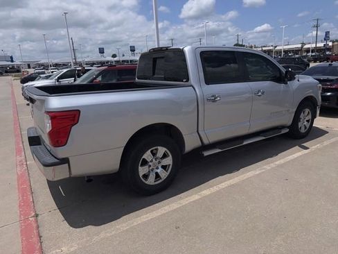 Used 2019 Nissan Titan SV RWD image 6