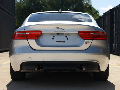 Used 2017 Jaguar XE Premium RWD image 11