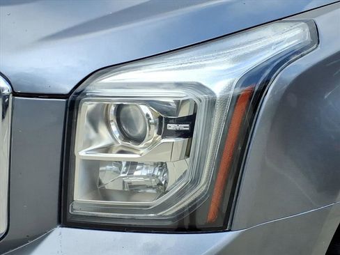 Used 2020 GMC Yukon XL Denali w/ Denali Premium Package image 11