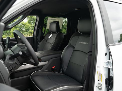 New 2026 RAM 4500 4x4 Crew Cab DRW w/ Laramie Trim Package image 30