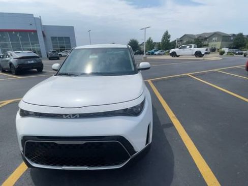 Used 2025 Kia Soul LX w/ LX Technology Package FWD image 5