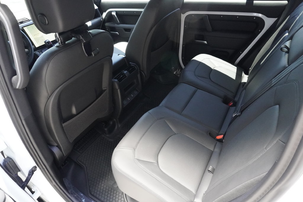 New 2026 Land Rover Defender 110 X-Dynamic SE AWD/4WD image 29
