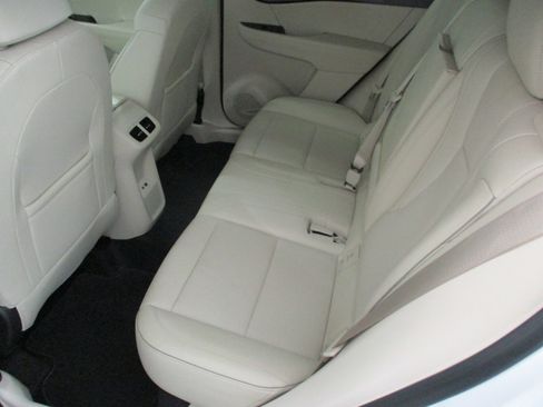 Used 2023 Buick Envision Essence image 10