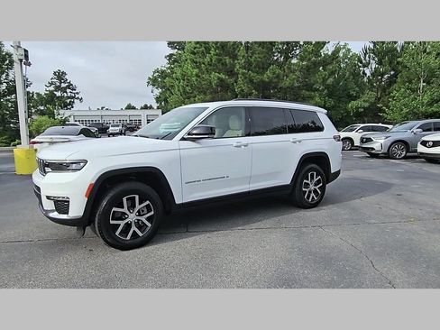 Used 2025 Jeep Grand Cherokee L Limited AWD/4WD image 41