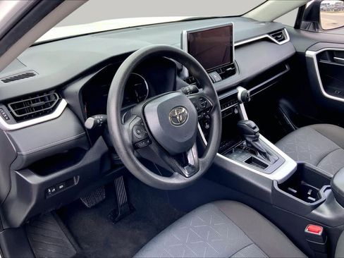 Used 2025 Toyota RAV4 XLE FWD image 17