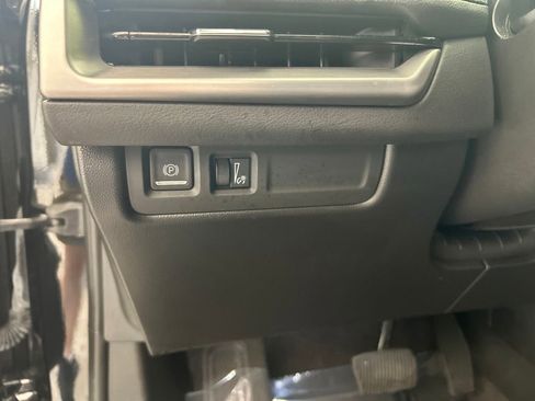 Used 2025 Cadillac XT4 Premium Luxury FWD image 45