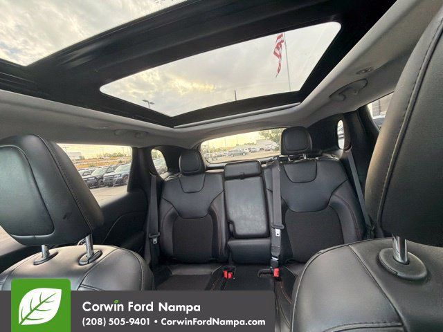 Used 2020 Jeep Cherokee Trailhawk w/ Comfort/Convenience Group AWD/4WD image 13