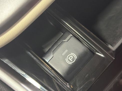 Certified 2025 Subaru Outback Premium image 30