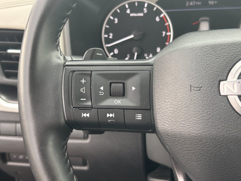 Used 2025 Nissan Rogue SV AWD/4WD image 17