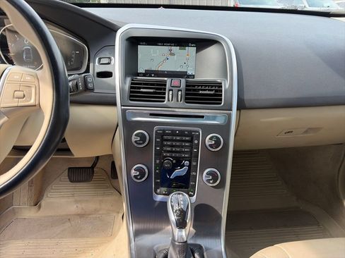 Used 2015 Volvo XC60 T5 Premier w/ Proximity Package FWD image 12