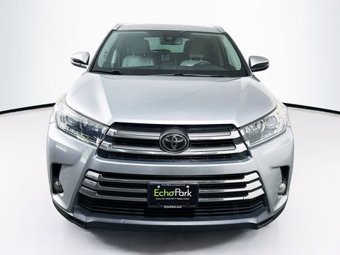 Used 2017 Toyota Highlander Limited image 2