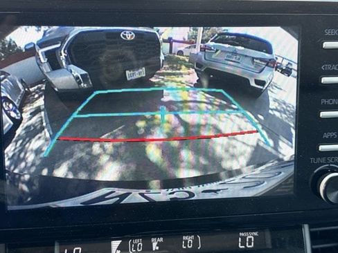 Used 2024 Toyota Sienna XLE FWD image 17
