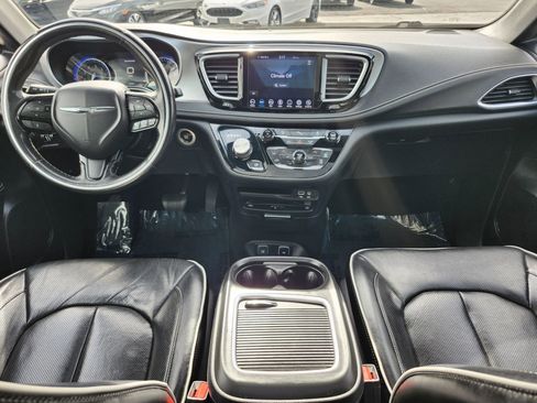 Used 2020 Chrysler Pacifica Limited w/ S Appearance Package FWD image 12