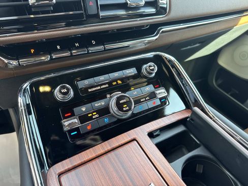 Used 2024 Lincoln Navigator L Reserve image 26