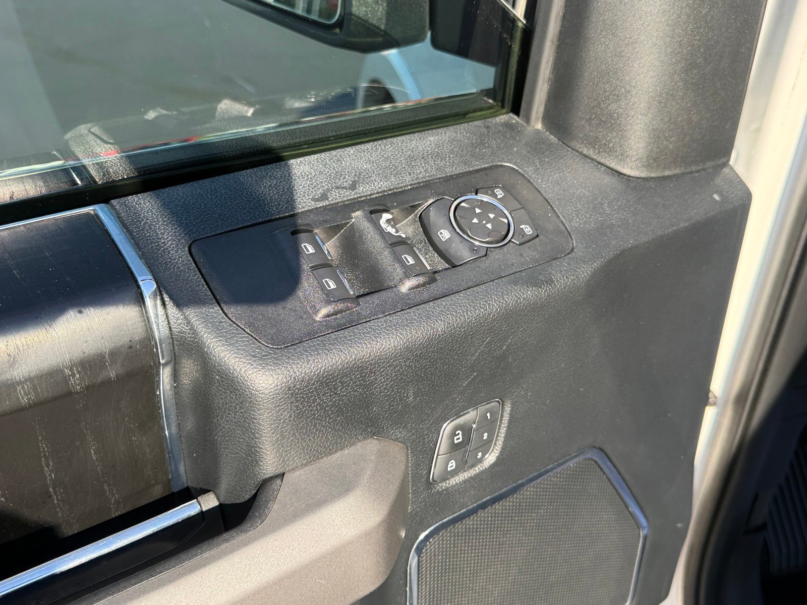 Used 2019 Ford F150 Platinum w/ Equipment Group 701A Luxury AWD/4WD image 18