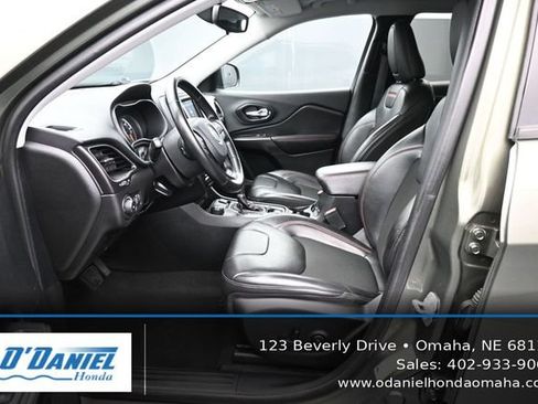 Used 2020 Jeep Cherokee Trailhawk w/ Cold Weather Group AWD/4WD image 25