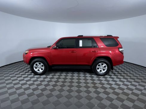 Used 2022 Toyota 4Runner SR5 Premium AWD/4WD image 5
