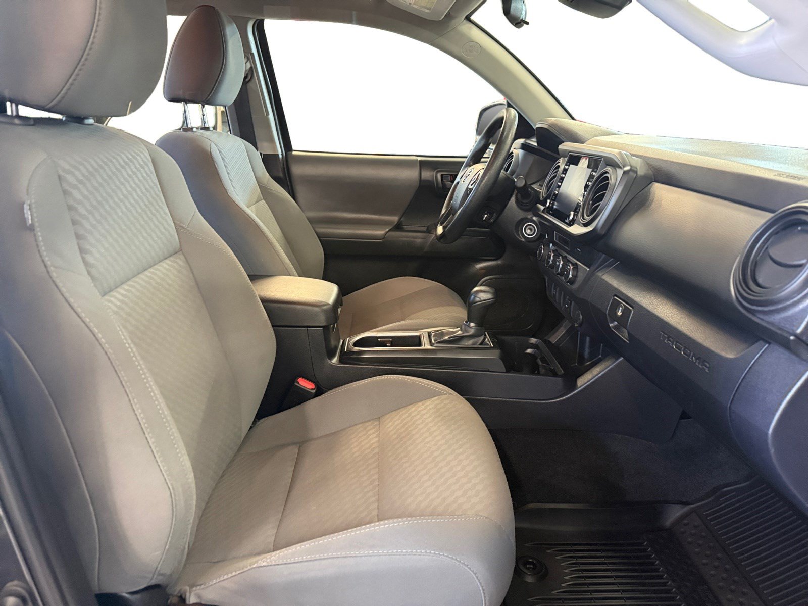 Used 2022 Toyota Tacoma SR AWD/4WD image 15