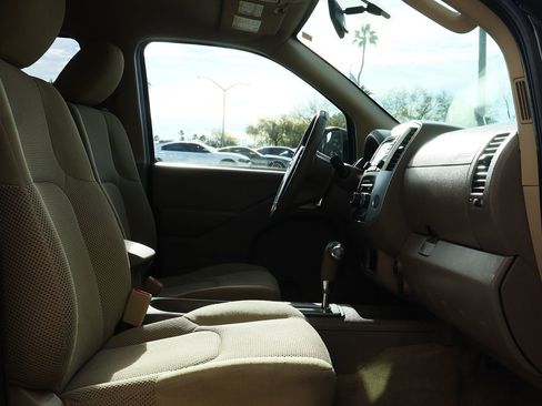 Used 2018 Nissan Frontier SV image 29