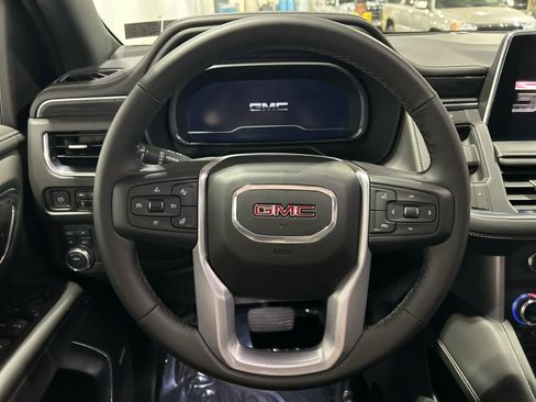 Used 2023 GMC Yukon XL SLT w/ SLT Luxury Package AWD/4WD image 18