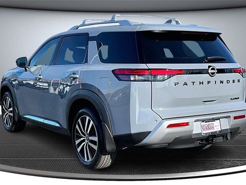 New 2025 Nissan Pathfinder Platinum image 3