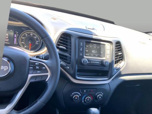 Used 2016 Jeep Cherokee Sport AWD/4WD image 6