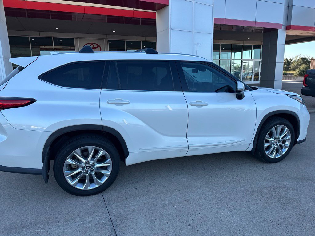Used 2020 Toyota Highlander Limited FWD image 8