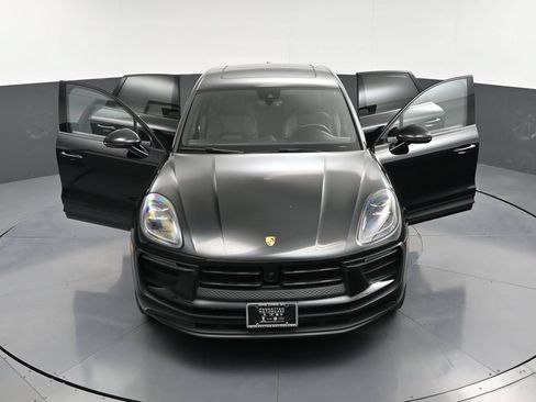 Certified 2023 Porsche Macan Turbo AWD/4WD image 31
