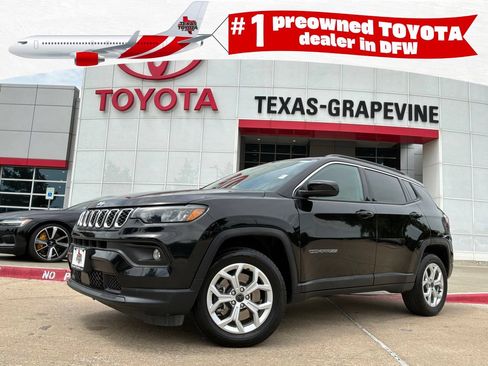 Used 2025 Jeep Compass Latitude AWD/4WD image 1