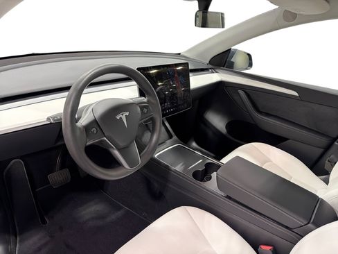 Certified 2023 Tesla Model Y Long Range AWD/4WD image 9