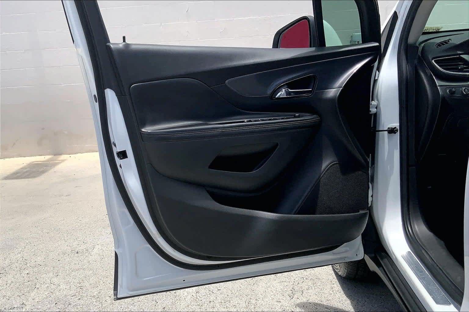 Used 2021 Buick Encore Preferred w/ Safety Package II FWD image 27