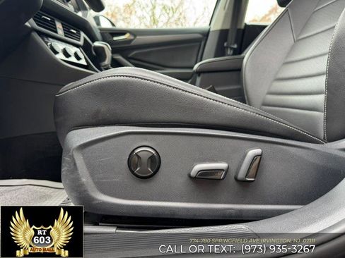 Used 2024 Volkswagen Jetta SE image 22